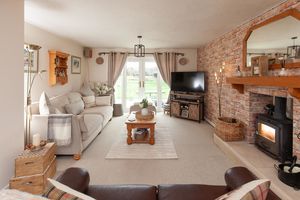  Sitting Room (2)- click for photo gallery